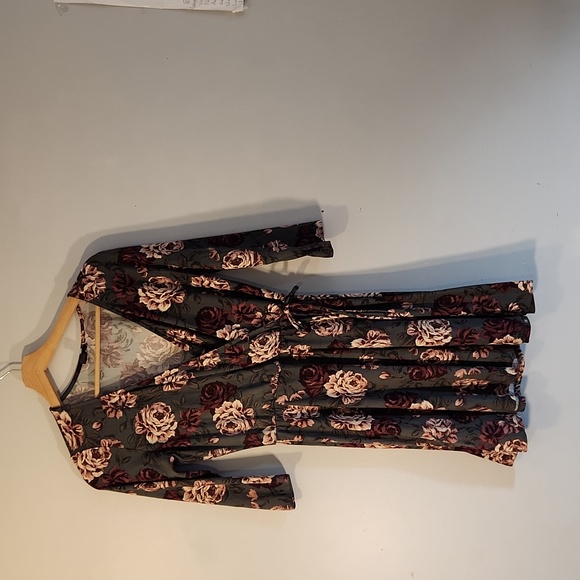 Dresses & Skirts - Floral dress for women size L
